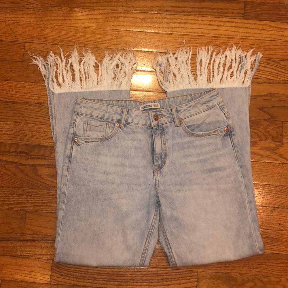 Zara Cropped Frayed Hem Jean